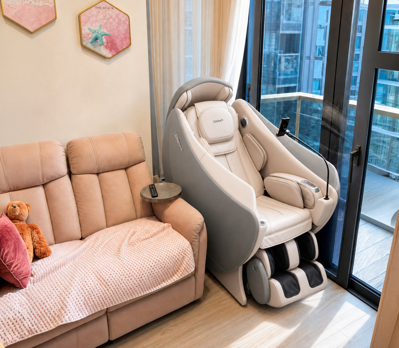 OSIM uDream·AI well-being massage chair in a home setting.