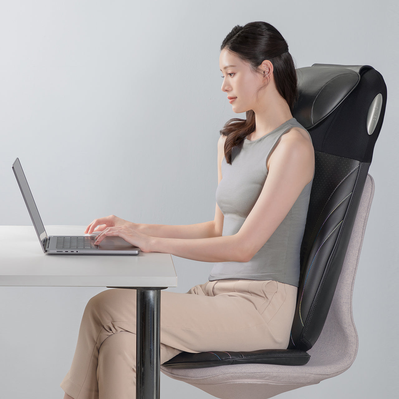 uJolly Sync Back Massager